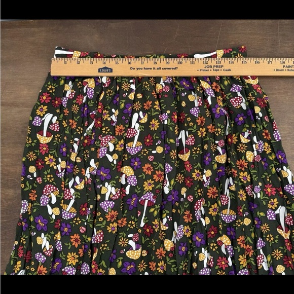 ModCloth More Than Charming Green Mushroom Skirt Rayon Blend Large W/pockets - Picture 9 of 13